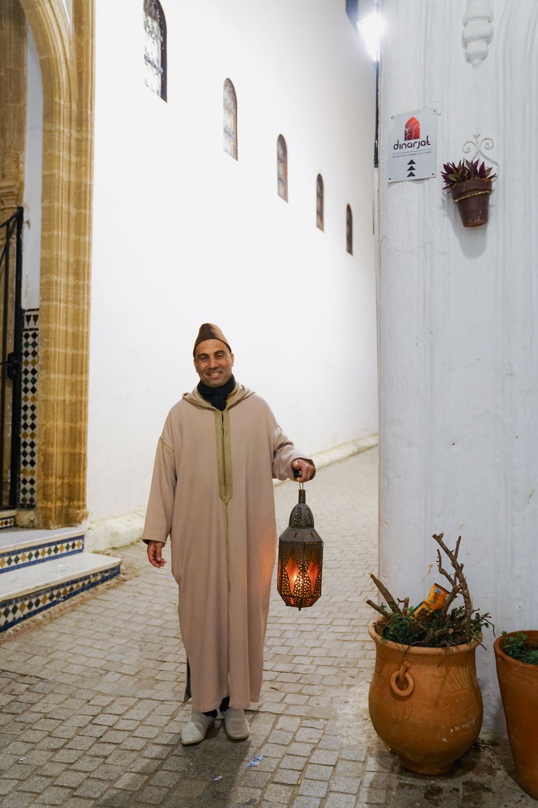 Guida Dinarjat al punto d'incontro nella medina di Rabat