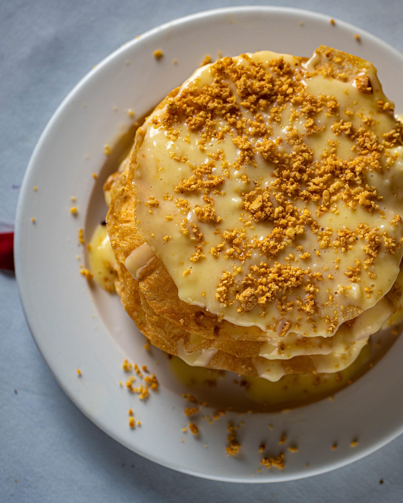 Milk pastilla with almonds and custard