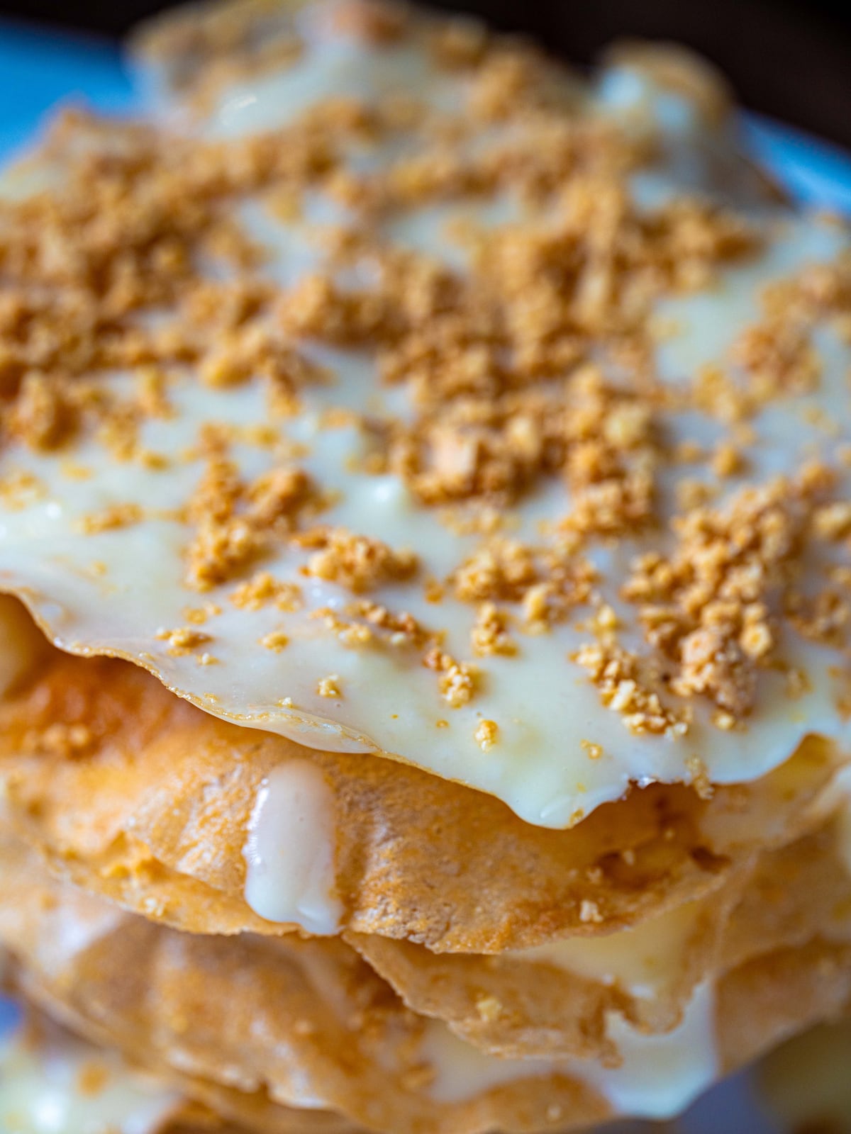 Pastilla de leche casera con almendras, postre marroquí servido en Dinarjat, Rabat